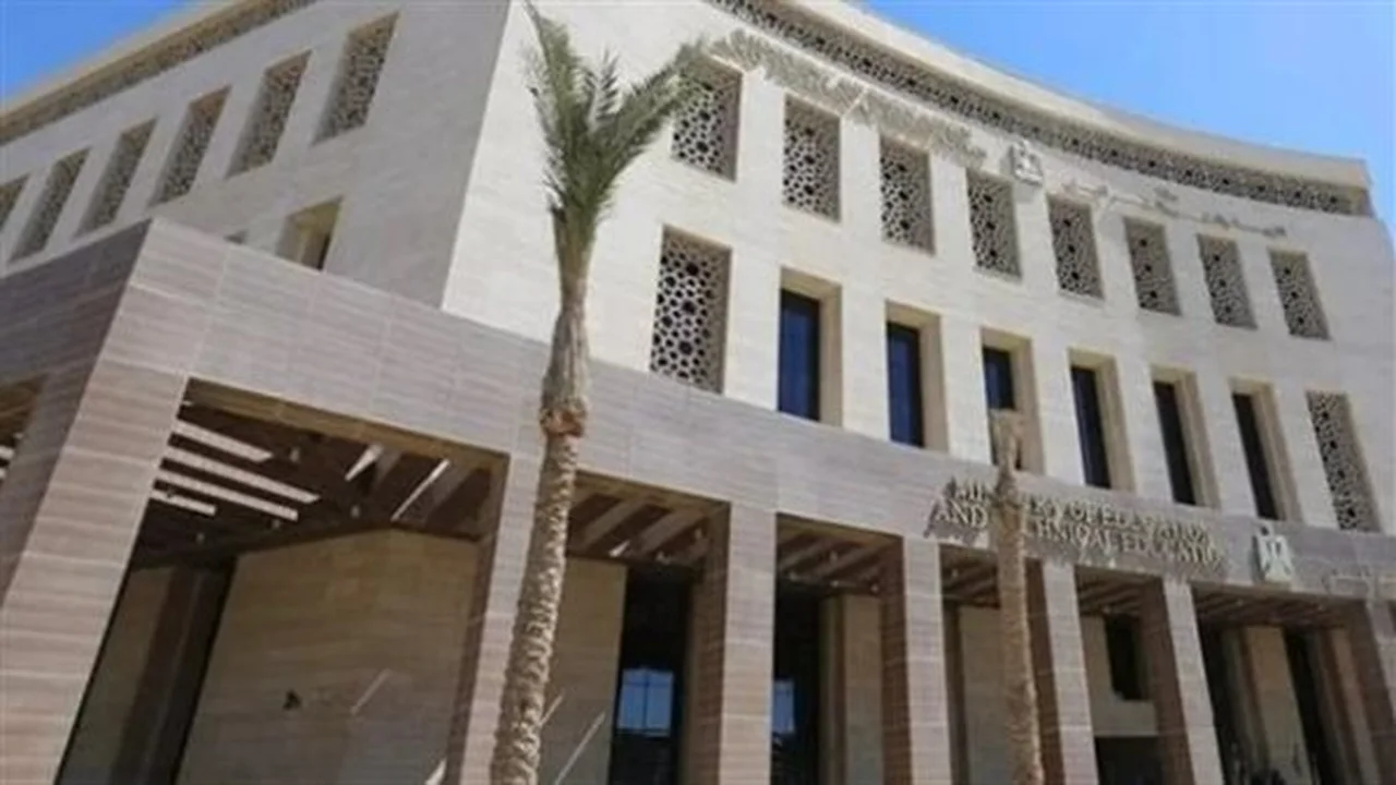 تغيرات الميزانية.. بند مالي جديد لتمويل خدمات الأمن والنظافة بالمدارس